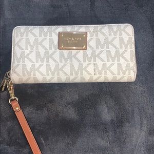 Michael kors wallet